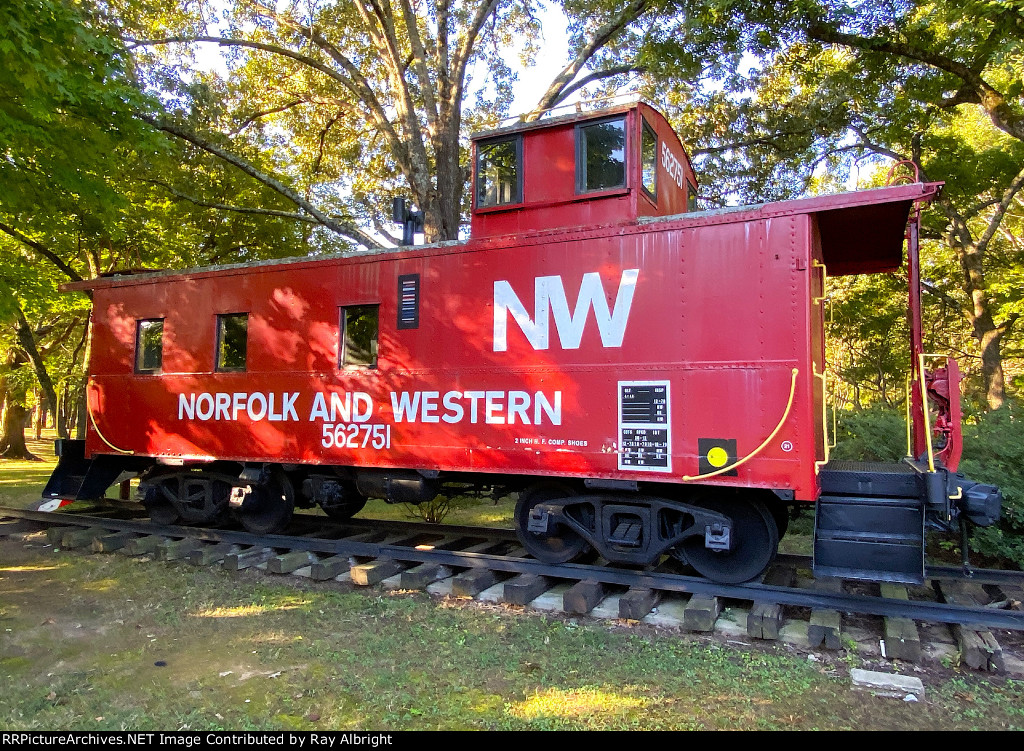 NW 562751 Caboose